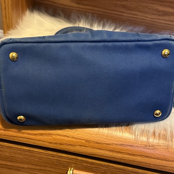 Authentic Prada Canapa - Picture 8 of 12